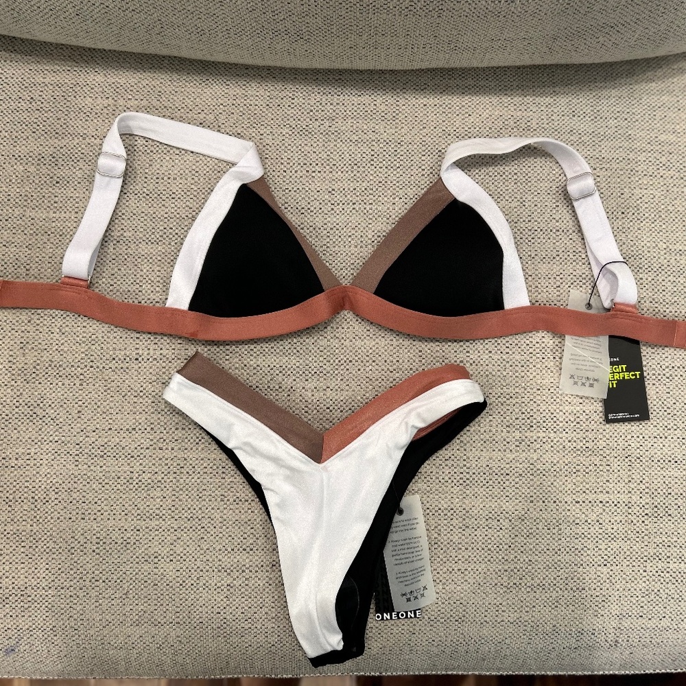 ONEONE swimwear. NWT-VENTURA coloring!
